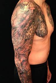 Doble mitad del patrón del tatuaje del dragón malvado guapo