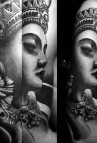 Na ramenu sivo opran stil tetovaže statue Bude