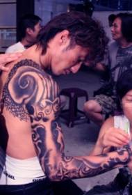 Nicholas Tse naked tattoo