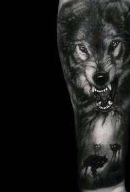 Ramiona niesamowity czarno-biały tajemniczy wzór tatuażu grupy wilków