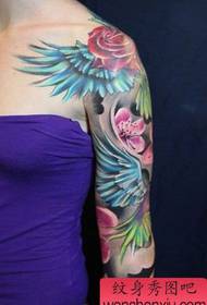 Blomarm rose wjukken tatoeëringspatroanfoto