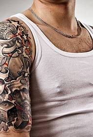 Osobni muški kreativni uzorak tetovaže pola oklopa