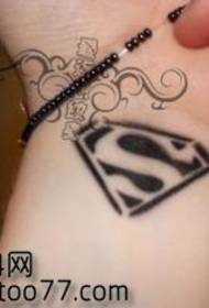 Pola tato superman logo klasik kanthi lengen