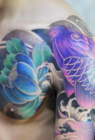 Eye-catching half-purple squid tattoo tattoo
