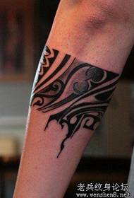 Здымак малюнка татэм татуіроўкі на руку