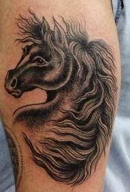 Patrón de tatuaxe de cabalo negro de brazo grande