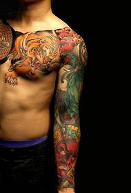 Double half-color tiger tattoo pattern without any flaws