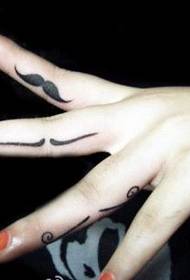 djevojka prst brkove tetovaža uzorak