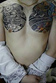 Tatuaje de tatuaje de doble mitad simplemente impecable