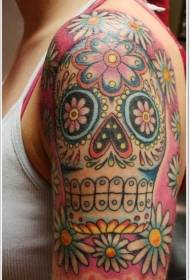 Узорак тетоваже лобање у мексичком шећеру у рамену