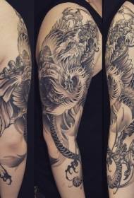 Vrlo detaljan crno-bijeli uzorak tetovaže azijskog zmaja s rukama