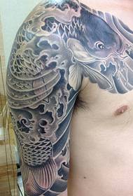 Mtindo wa atmospheric squid nusu tattoo