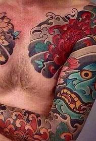 Dubbele tatoeëermerke met halfborste is oorheersend