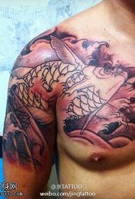 Patrón de tatuaje de calamar corriendo chino tradicional