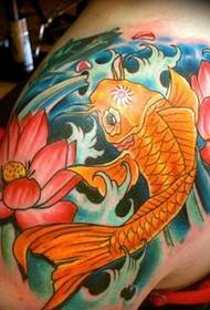 Halv-breasted tatovering med lotus og blekksprut