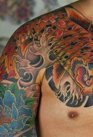 Super yakakwana hafu-yakavezwa hove tattoo
