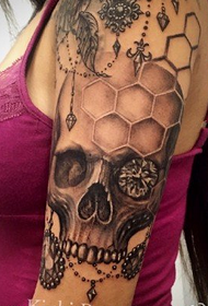 Horrified skull tattoo na pattern ng tattoo
