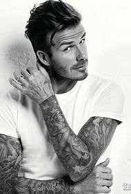 U tatuatu di u bracciu di fiore di u sole di David Beckham cù u sole di u grande omu