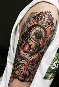 Klasyczny tatuaż ramię vintage tatuaż sowa