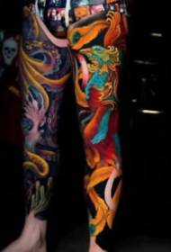 Nouveau style traditionnel d'un ensemble de tatouage floral aux jambes et aux jambes