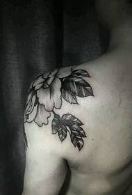 Un brazo de flores exquisito como unha tatuaxe é moi atractivo