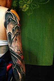 Tatuagem tradicional de totem de braço de flor tradicional