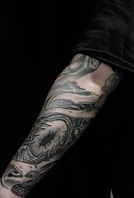 Tatuaggio tatuaggio totem classico moda personalità braccio fiore