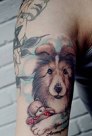 Uprzejmy tatuaż tatuażu na ramieniu z kwiatem matki jest bardzo miły