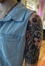 Tatuagem tradicional requintada flor braço flor tatuagem