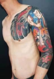 Lalaki tradisyonal na istilo ng malalaking pattern ng tattoo ng bulaklak ng braso