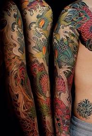 Tatuagem de braço de flor de tendência da moda