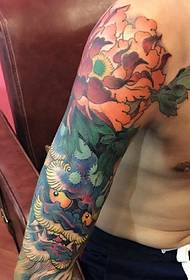 The flower arm like a tattoo picture is very eye-catching