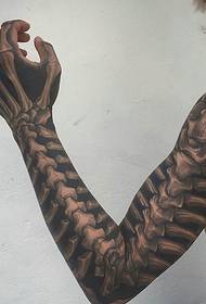 3D Flower Arm Bone Tattoo Pattern Спалохана