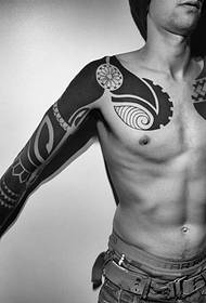mandlig sort grå enkel totem blomsterarm tatoveringsmønsterfoto