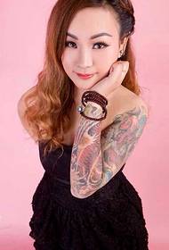 Tatuaggio tatuaggio braccio fiore vale la pena condividere ogni ragazza