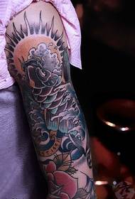 Padrão de tatuagem de koi de estilo tradicional chinês