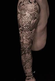 Gėlių rankos juodos ir pilkos spalvos, neaiškus, drakono, drakono tatuiruotės modelis