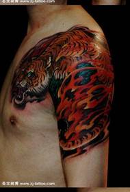 A cool and beautiful half-breasted shawl tiger tattoo artwork