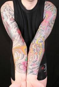 Мужчынскія рукі кветкавай рукой пафарбаваны малюнак татуіроўкі тыгровага кветак тыгра