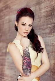 Ang Kaanyag sa Fashion Usa ka Sumbanan sa tattoo sa Laso