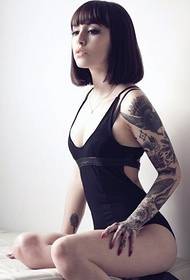 Σέξι προσωπικότητα ομορφιάς λουλούδι μόδας τατουάζ βραχίονα