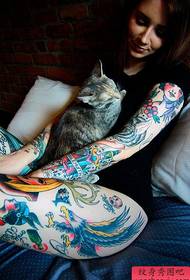 Modello di tatuaggio fiore braccio fiore