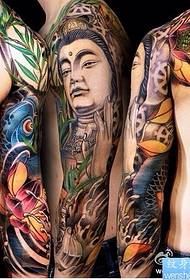 un patrón de tatuaje de brazo de flor de carpa Guanyin de color tradicional