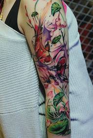 Цветно-разтягаща се татуировка акварелна татуировка на цветя