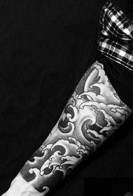 Unik lengan tato bunga totem tato