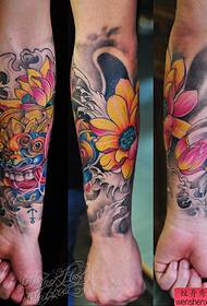 un model de tatuaj de braț în stil european-american, împărtășit de tatuajul arată 88718-a recomandat un model de tatuaj cu braț de flori cu armură personalizată