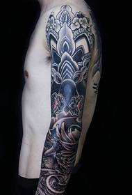 Ritratti di tatuaggi di braccio di fiore bella