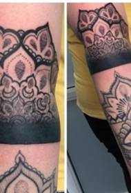 Малюнка татуювання красиві чорний декоративний стиль квітка arm мандали