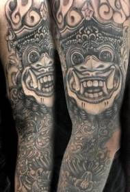 Patró de tatuatge de cap negre de diable de braç
