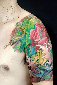 Slika cvjetne ruke tetovaža zmija i zečica